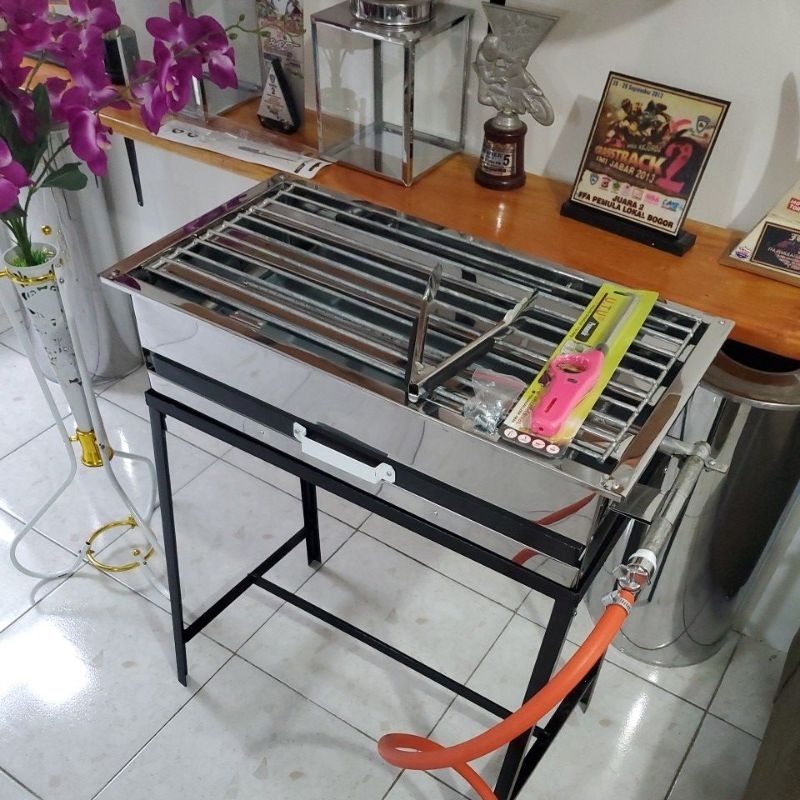 PANGGANGAN  GAS, GRILL PAN, ALAT MEMANGGANG, 3 TUNGKU ,BAKAR SATE , BAKARAN ,AYAM  SELANG DAN REGULA