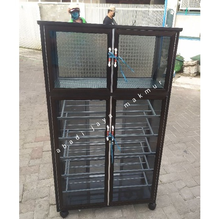 rak sepatu kaca dan helm  roda kaca riben