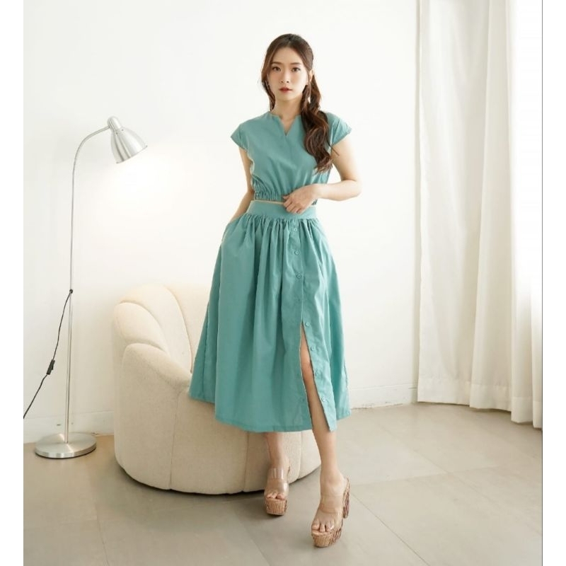 ⚡️CLEARANCE SALE ♡ PREMIUM ♡ REAL 0PIC ! SHENIA 2 IN 1 PLAIN SET CROP BLOUSE WITH BUTTON SLIT MIDI SKIRT / SETELAN ATASAN PENDEK &amp; ROK KANCING
