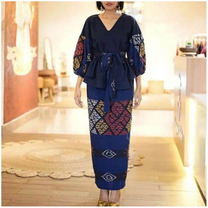 Set atasan dan bawahan tenun ikat