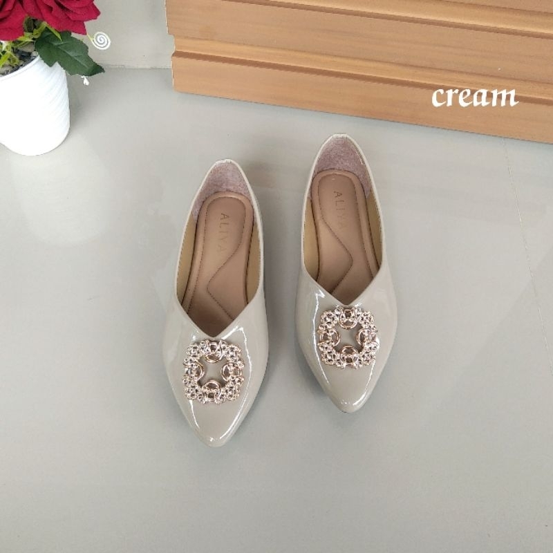 Aliya Sepatu Flat Wanita Casandra