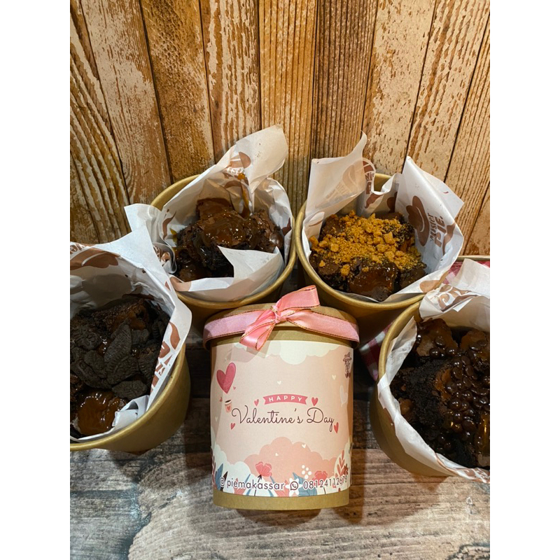 

Hampers Valentine Brownies Cube in Cup Mister Pie Makassar 2023