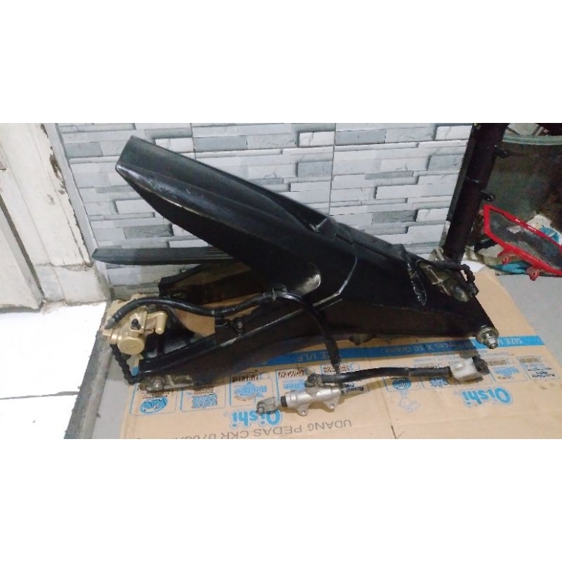 swing arm R15 V2 XABRE