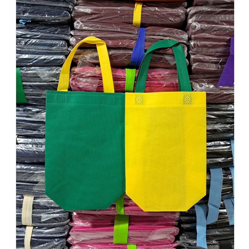 

RB 1 KODI (ISI 20 pcs ) Goodie Bag Spunbond Handle Box UK 20X25X9 / Goodie Bag / Tas Kain Polos