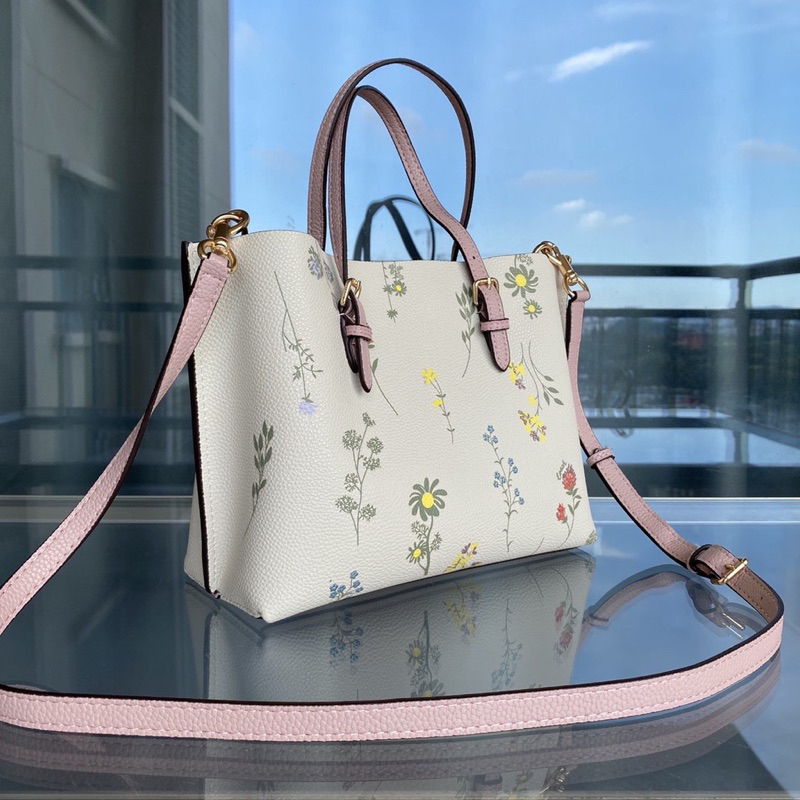 Coach Tote in Signature Canvas Mollie White With Flower