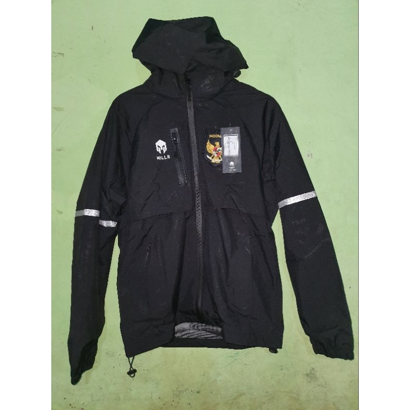Jaket Raincoat Timnas Indonesia Mills size L Original