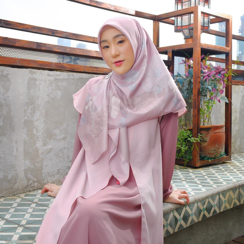 kerudung segi empat zoya x Larissa chou melinda autumn