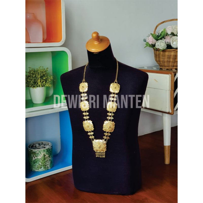 Kalung adat