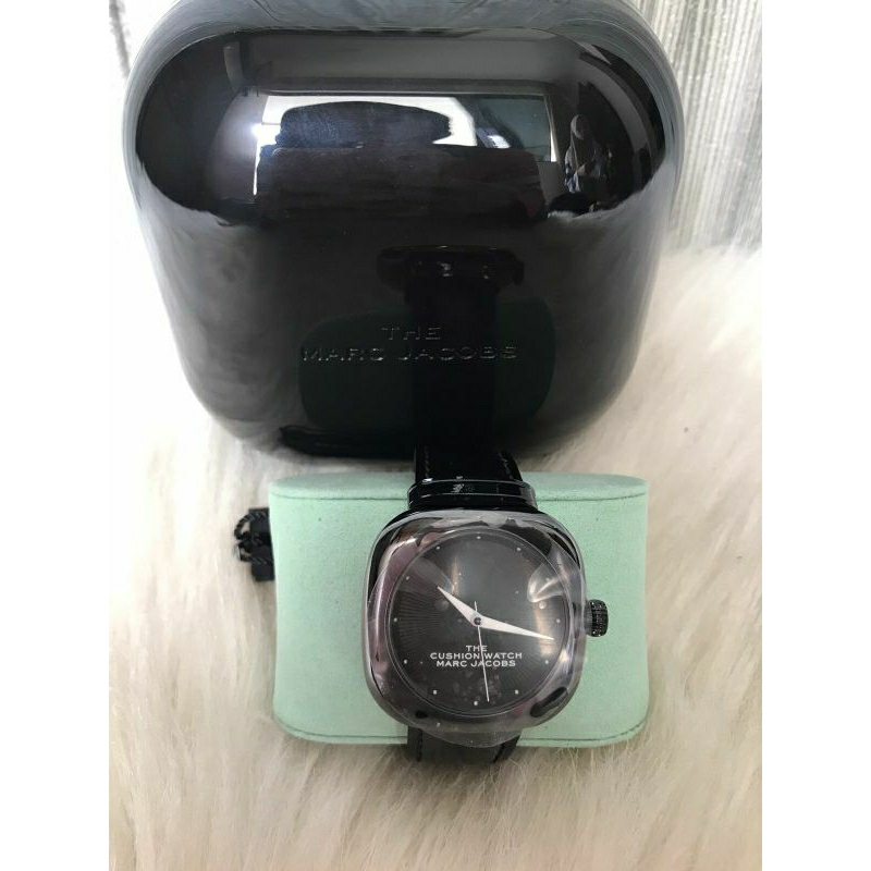 Marc Jacobs The Cushion Quartz Black Dial Ladies Watch MJ0120184708