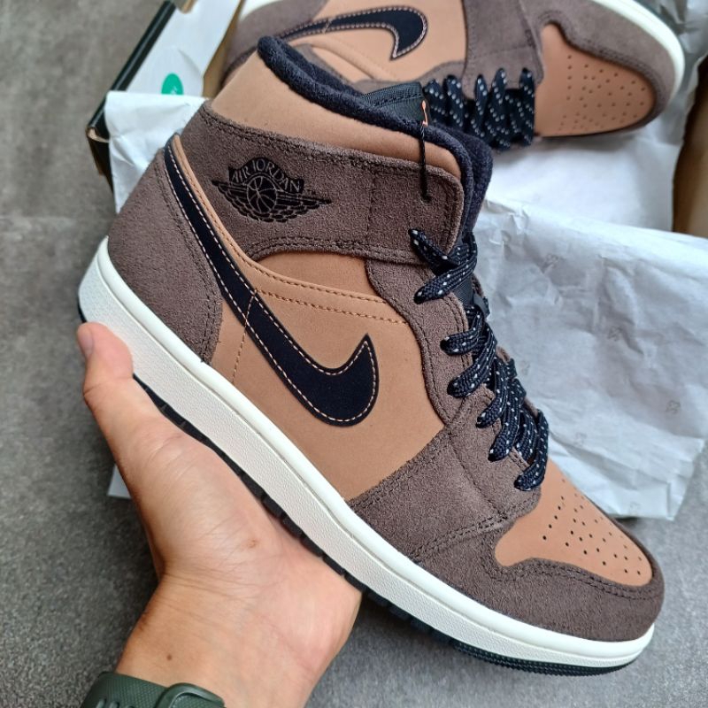 Air Jordan 1 Mid SE Dark Chocolate