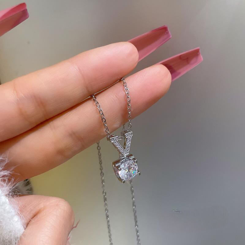 Kalung Titanium Silver V Diamond Korea Elegan Fashion Style