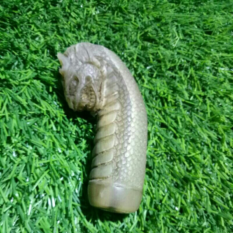 deder tanduk sapi ukir naga