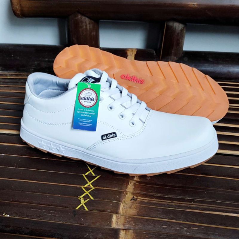 Sepatu Putih Pria Sneakers Laki Laki Dewasa Original Asli Aldhis W210 Sneaker Cowok Terbaru Buat Gaya dan Jalan jalan