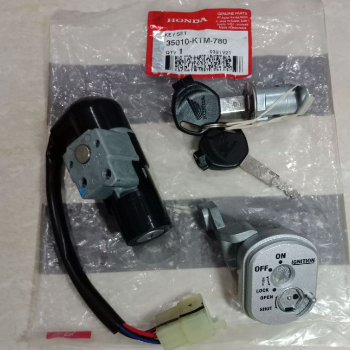 KEY SET - KUNCI KONTAK ASSY PLUS KUNCI JOK SUPRA X 125 LAMA FI INJEKSI [35010-KTM-780]