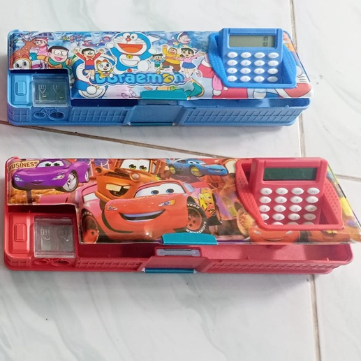

Adn KOTAK PENSIL MAGNET KALKULATOR +RAUTAN KRAKTER COWOK