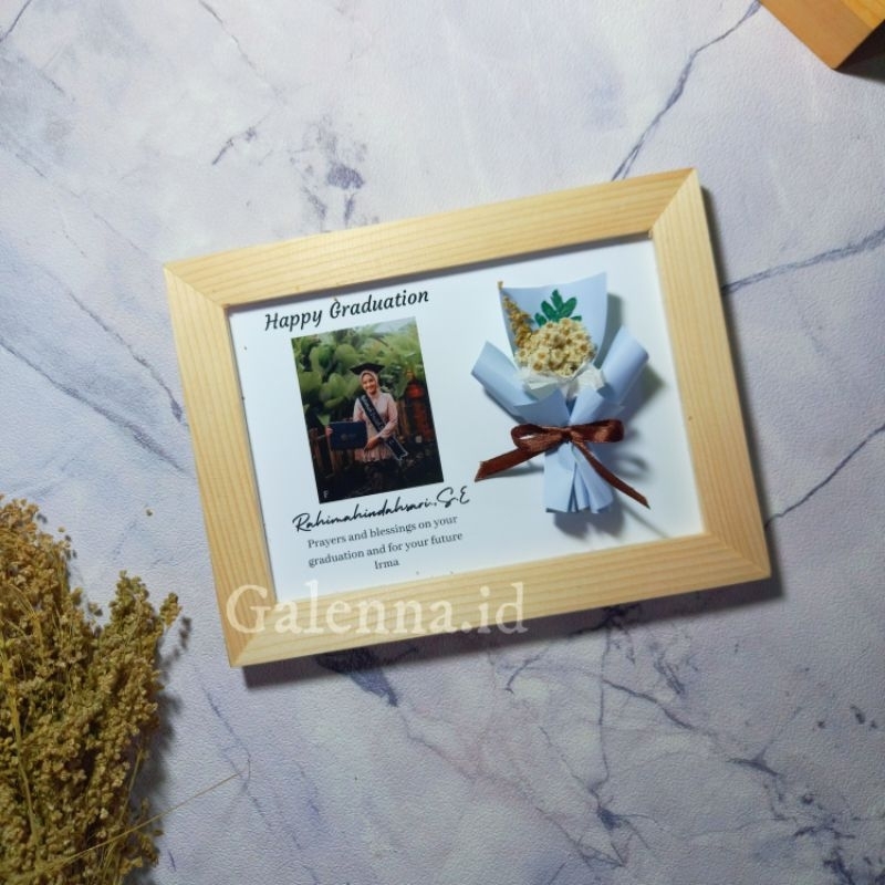 

Flower in Frame Landscape 5R Kado Wisuda Kado Ulangtahun