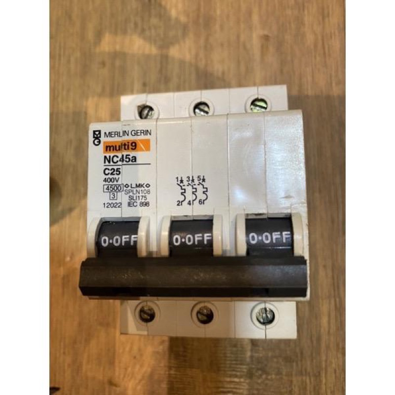 MCB merlin gerin 25A 3p original