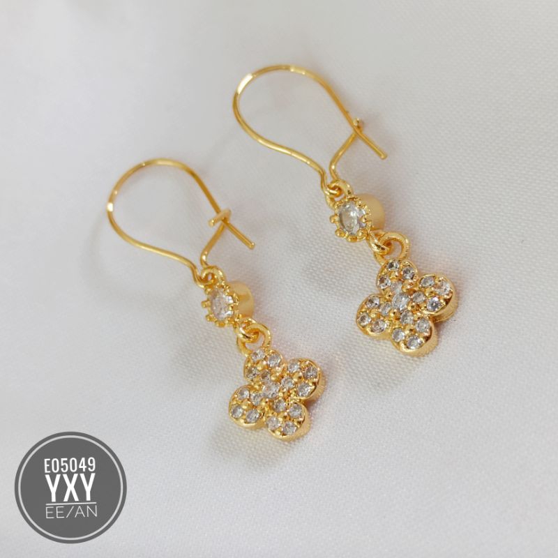 Anting Yaxiya Clover warna Gold E05049