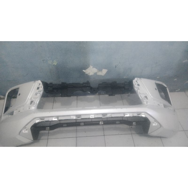 bemper depan + ram tengah Pajero 2022