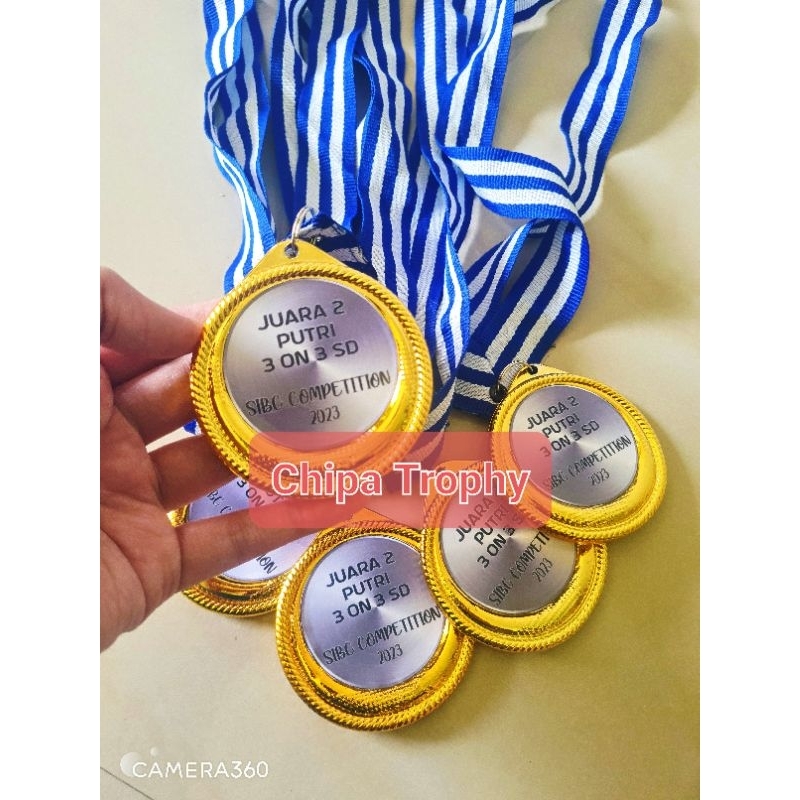 1 SET MEDALI PLASTIK GOLD