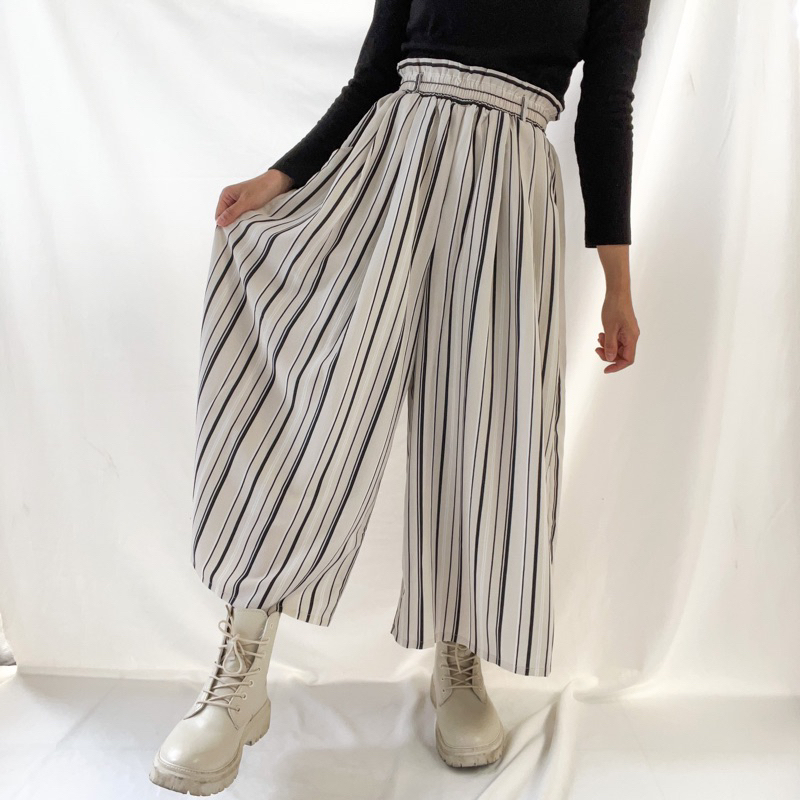 Celana kulot plisket lebar highwaist pinggang karet motif salur brand colza