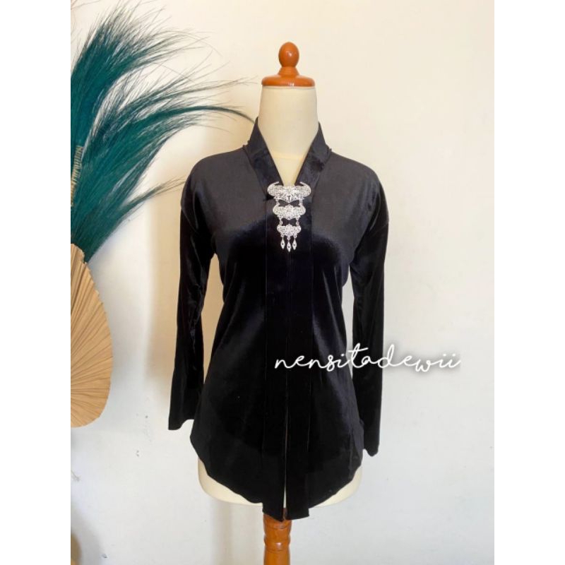 Kebaya Bludru, Model Kartini (Leher V) - Warna Hitam