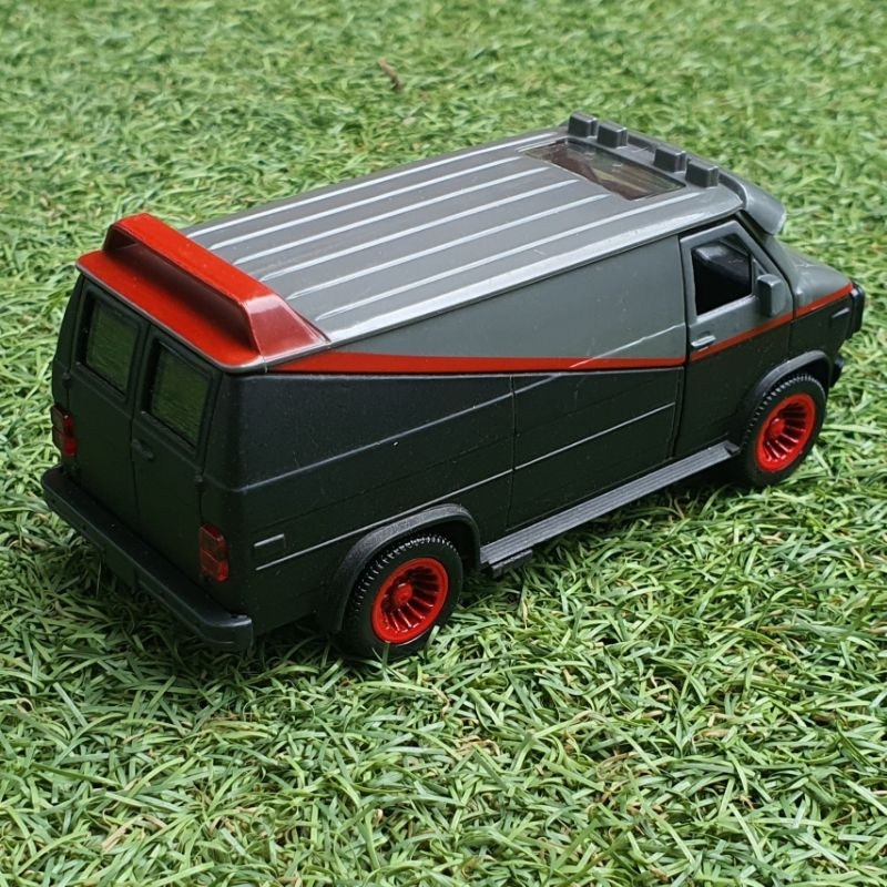 Diecast Miniatur mobil Gmc van the A team skala 1:32 light n sound