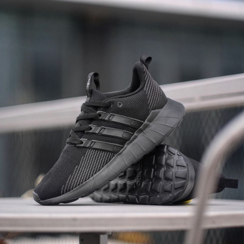 Adidas Questar Flow &quot;All Black&quot; BNIB