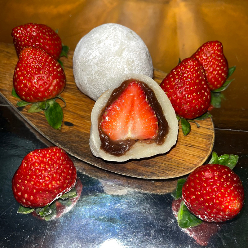 

Mochi Strawberry with redbeen