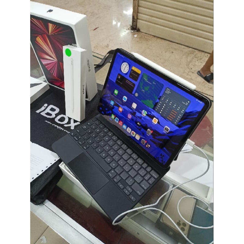 iPad Pro 11"2021| M1 chip 128gb wifi only+magic keyboard+apple pancil✅