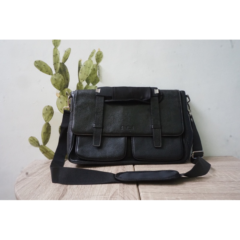 (PRELOVED) Messenger Bag | MISSMR| Hitam