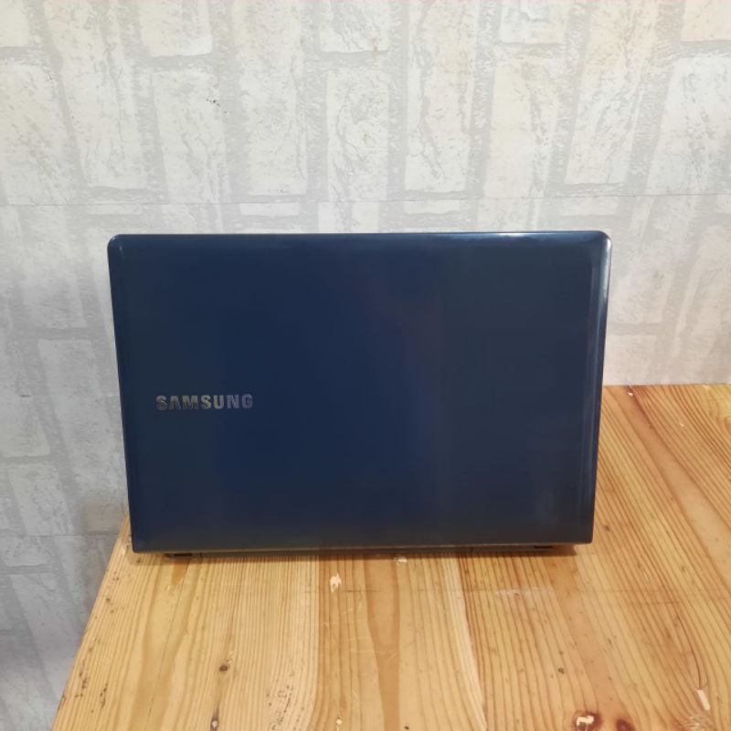 Laptop Samsung 275E4E/275E5E Amd Radeon E1-1500 Vga Amd Radeon HD 7310 Layar 14inch