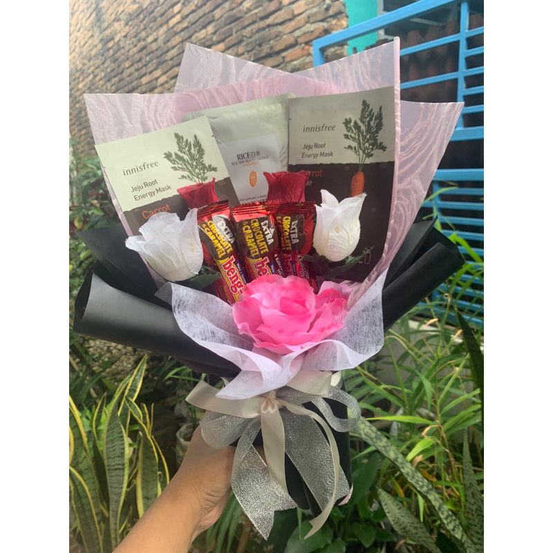 

skincare + snack buket