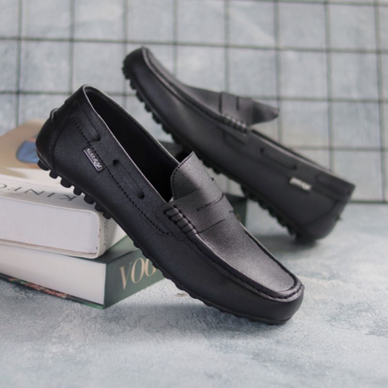 Sepatu Slip On Pria Sepatu Santai Casual Formal Kulit Sintetis Antislip Kerja Kuliah Kantor