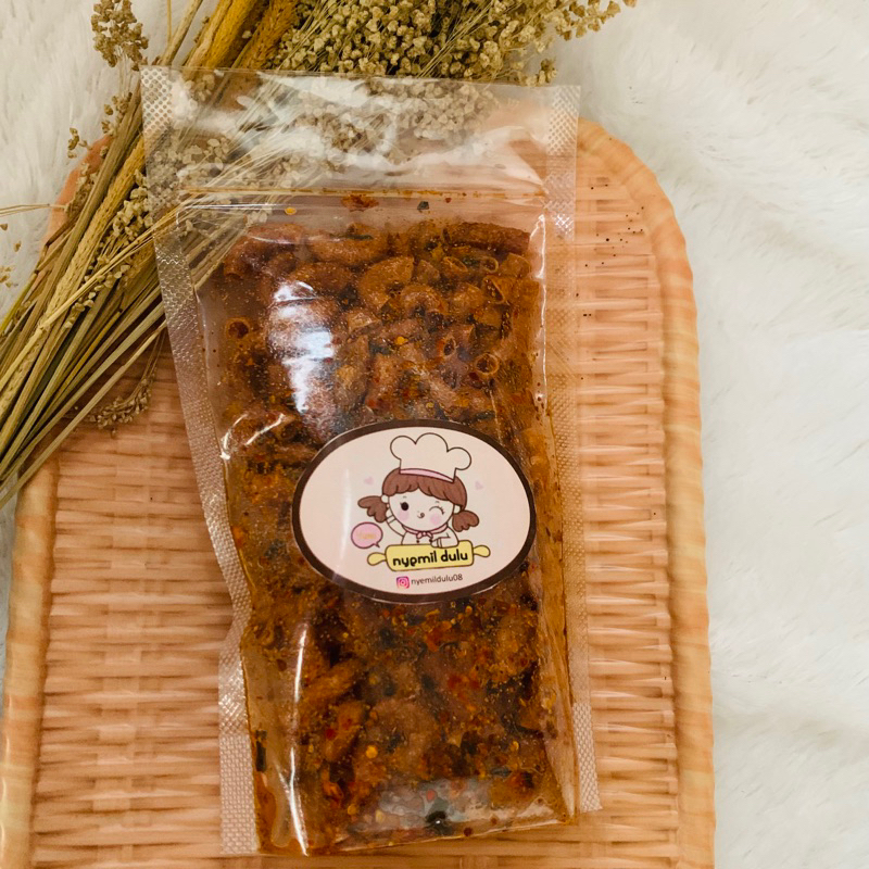 

makanan cemilan makaroni (pedas daun jeruk cikruh, balado gurih manis)