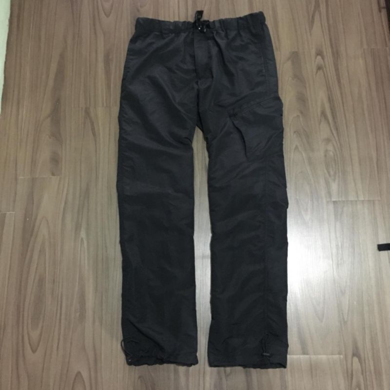 CELANA OUTDOOR UNIQLO ORIGINAL SECOND KEREN