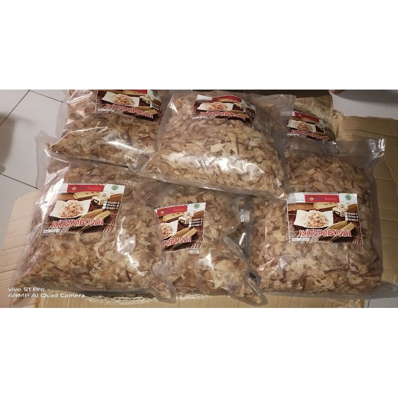 

Katsuobushi ikan cakalang grade A berkualitas netto 1kg