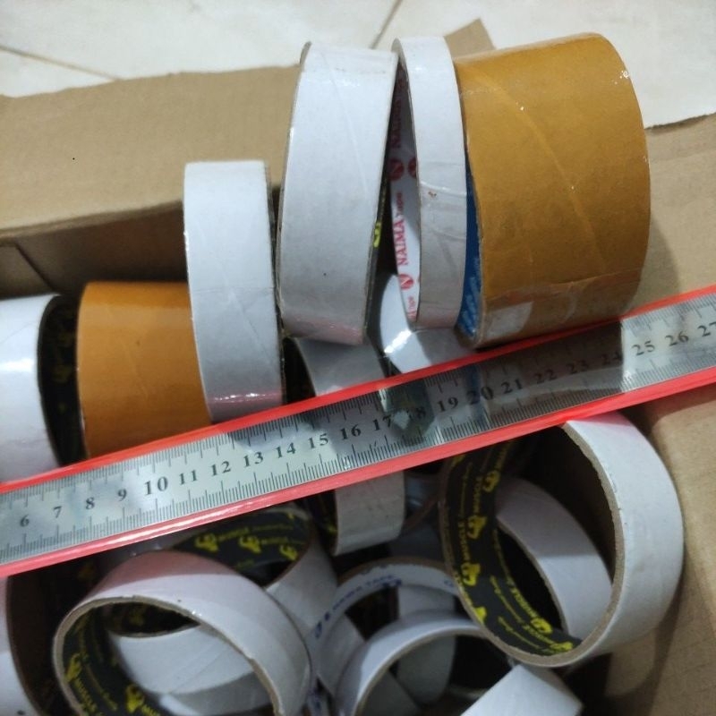 

lakban rol bekas untuk kerajinan