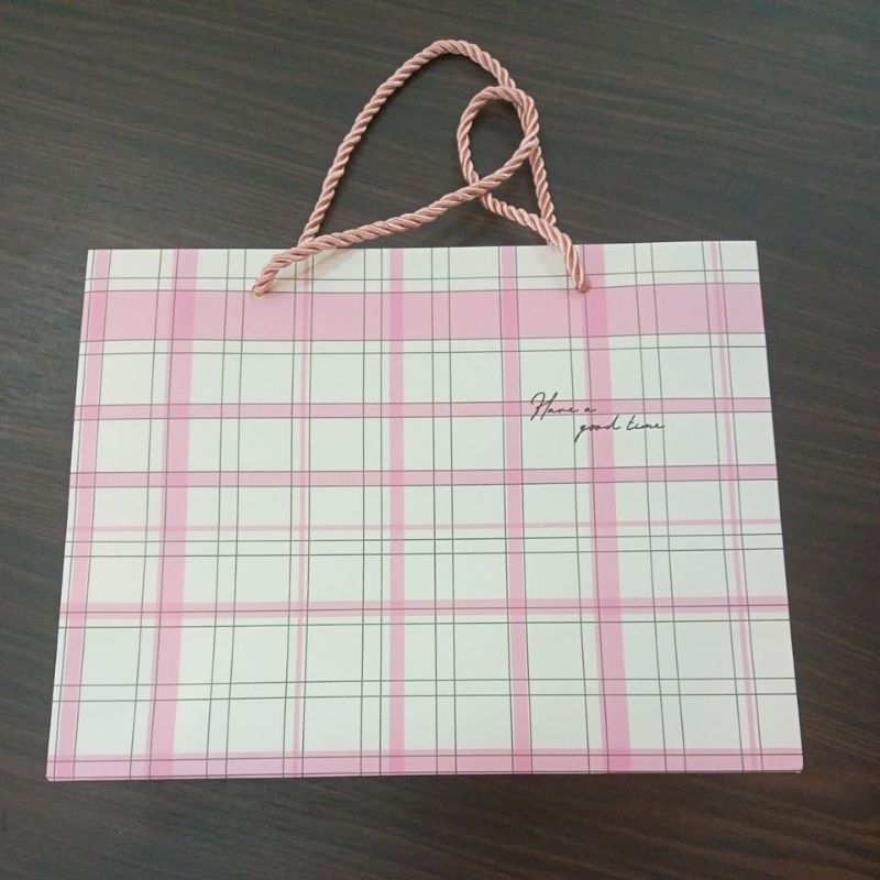 

lianyun Paperbag bahan tebal hd-218-4 ukuran 25x19,5x9,5 cm warna pink