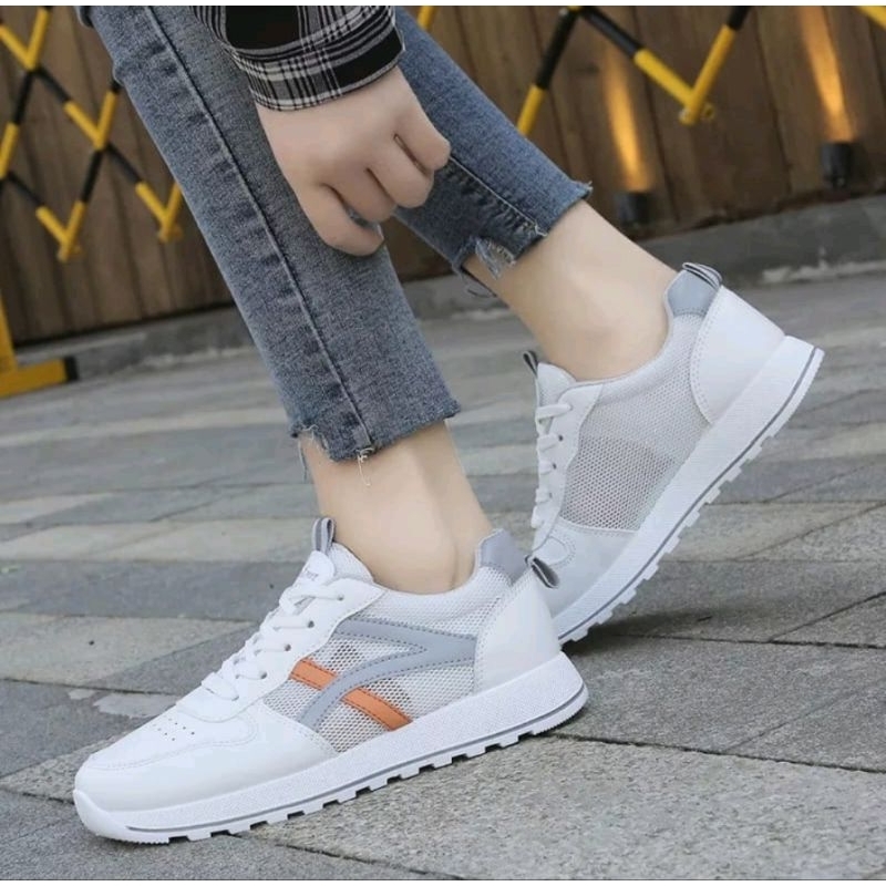 Sepatu Sneakers Wanita Casual Ravela Fashion Terbaru/Sneakers Wanita Hits Murah