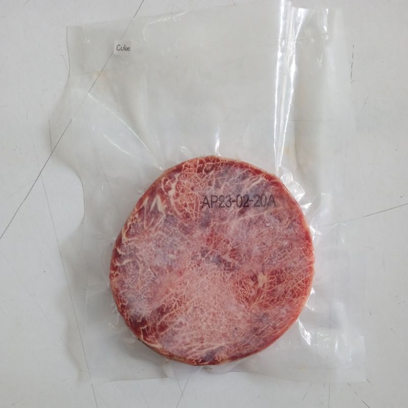 

CUBEROLL STEAK RIBEYE DAGING PREMIUM WAGYU MELTIQUE 200GR 1 SLICE