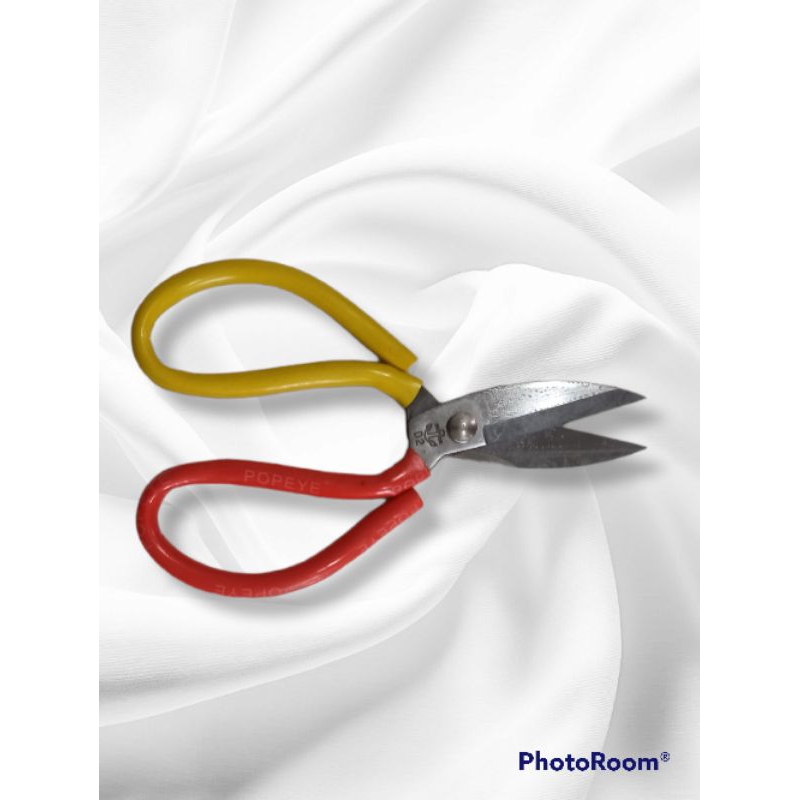 

Gunting Besi Serbaguna Kualitas Import Gagang Karet Nyaman Panjang 21cm Cocok untuk Konveksi & Pertukangan Tahan Lama Tajam