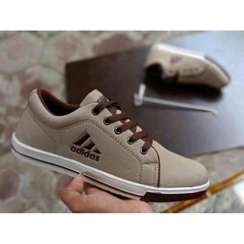 SEPATU ADIDAS CASUAL KEKINIAN