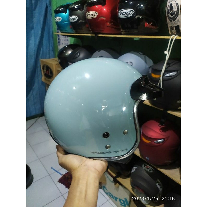 Helm retro klasik