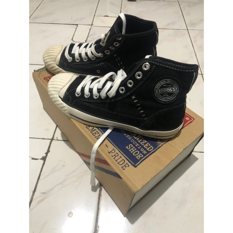 EXODOS57 FOTEINO HI BLACK WHITE