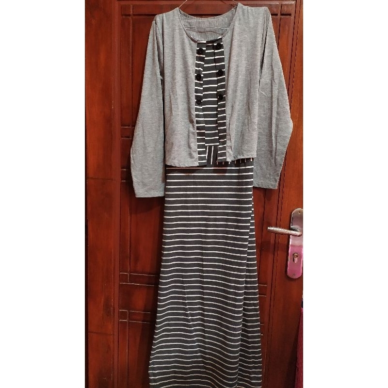 Gamis garis wanita kekinian