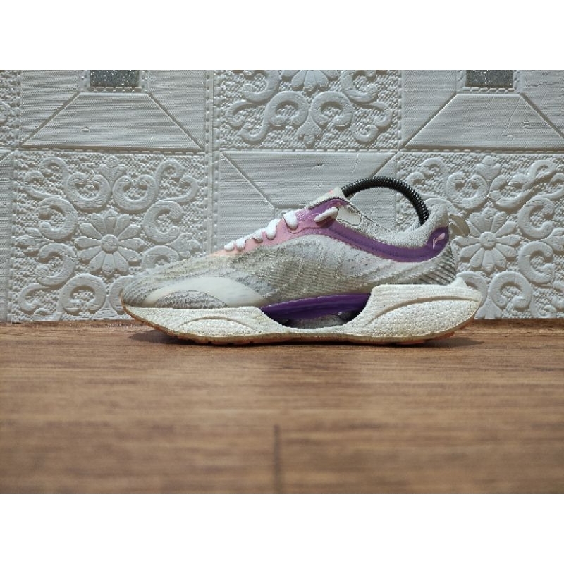 sepatu lining running size 39 bekas