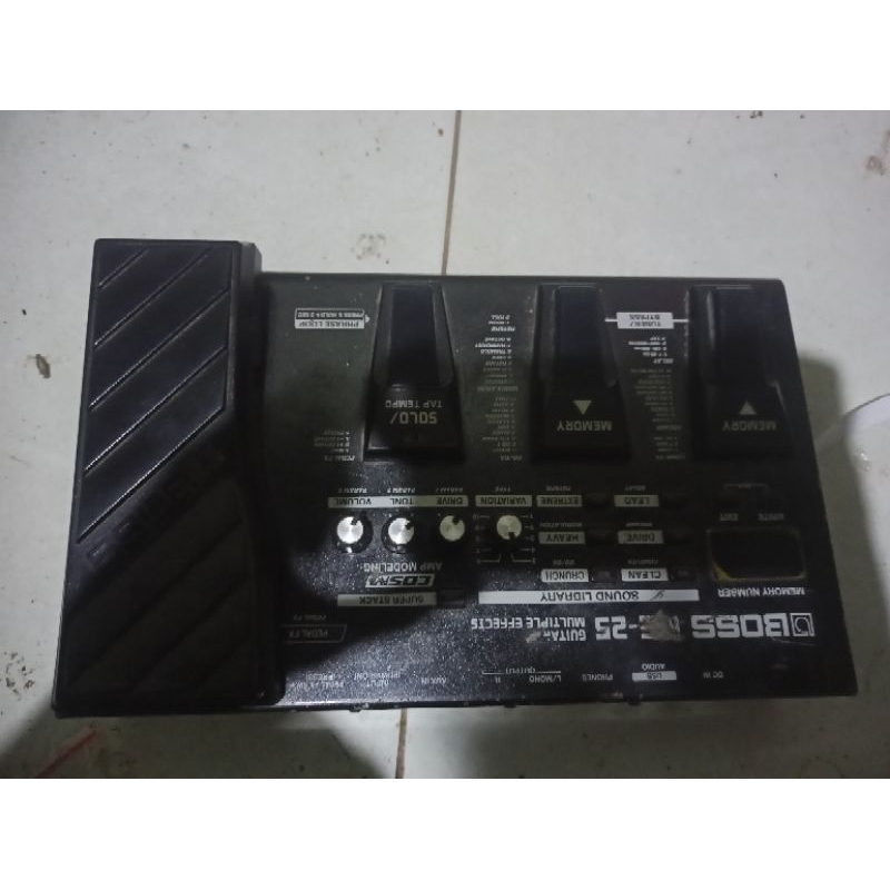 Efek Gitar Boss ME 25