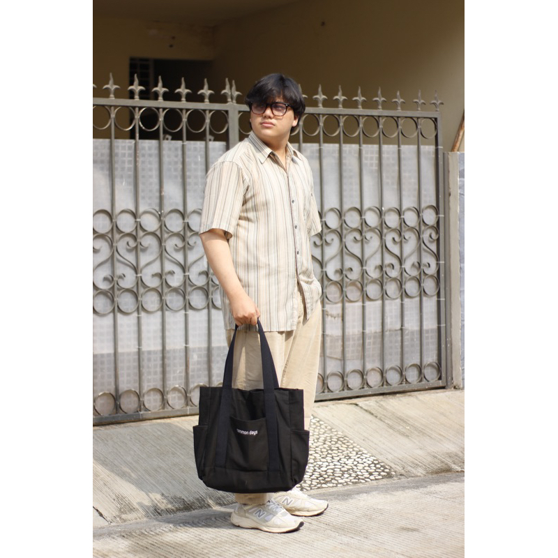 Carry All Canvas Totebag / Black &amp; Broken White / Tote Bag kerja / Hitam / Vintage / Kuliah / Tebal / Premium / laptop / tumbler / kuliah