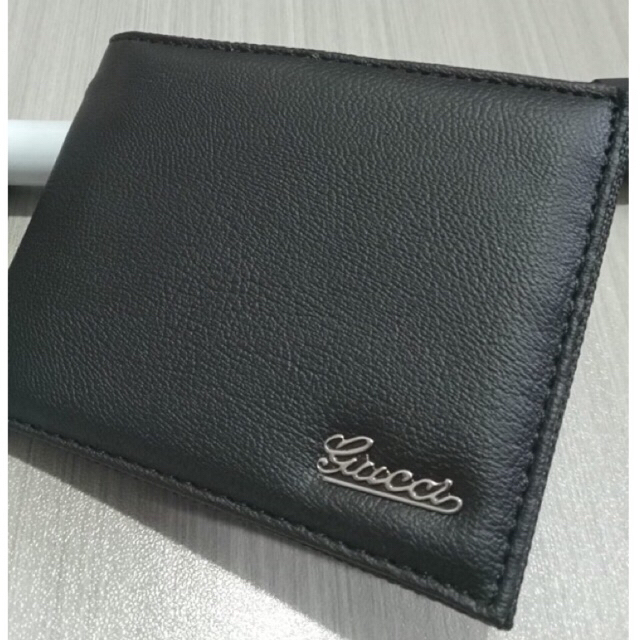 dompet model lipat dua horizontal bahan kulit sintetis PU lokal jenis ferari ada logonya dipadukan dengan bahan nylon di bagian dalam dompet #dompet #dompetpria #dompetcowok #dompetlokal #dompetlipat #dompetkeren #dompetbagus #dompetgrosir #manwallet